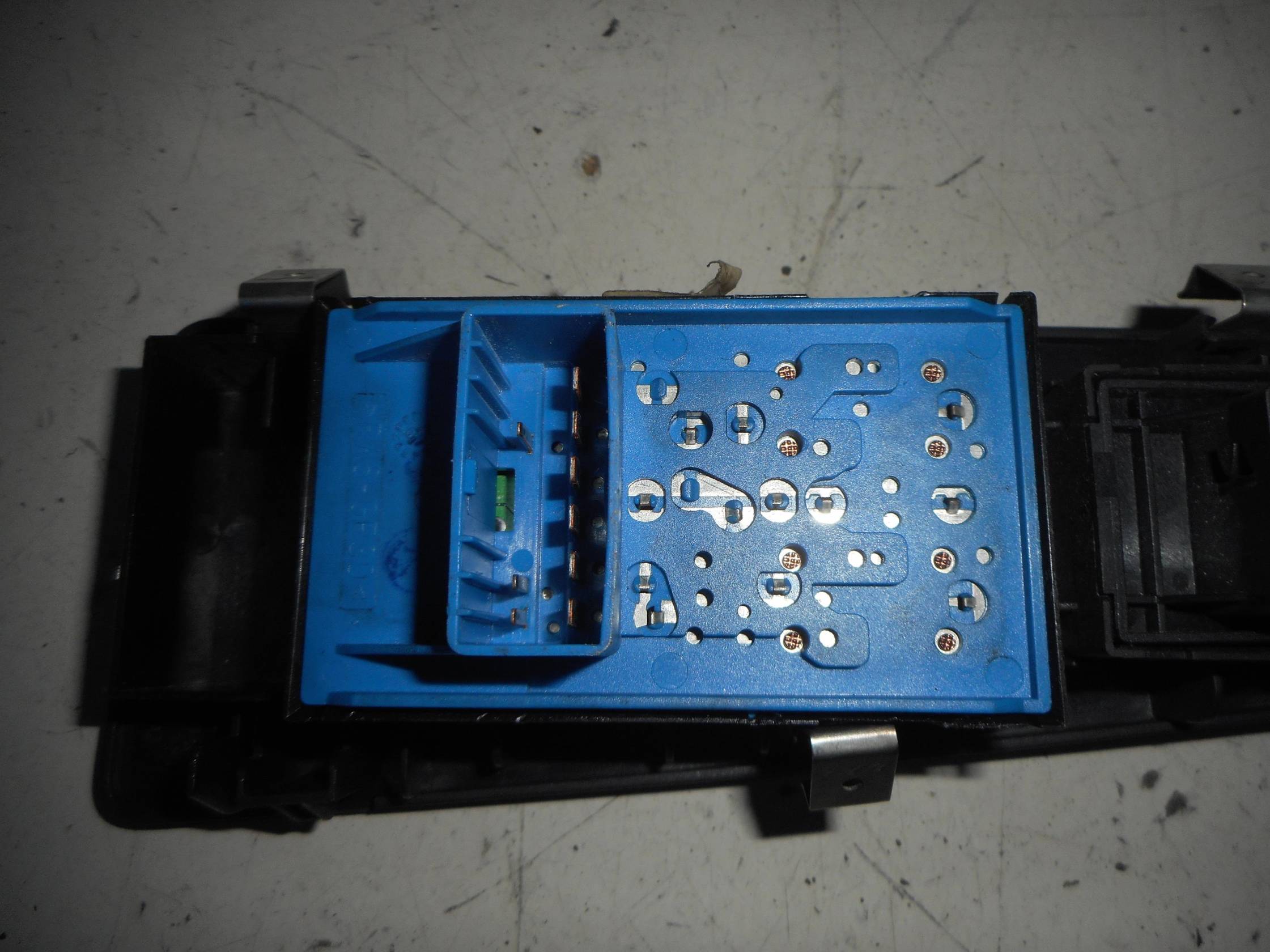 Interruttore alzacristalli porta ant.